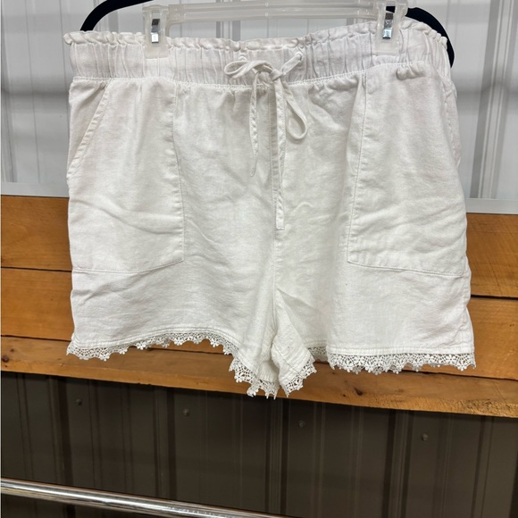 White Lace Trim Shorts - Picture 2 of 2